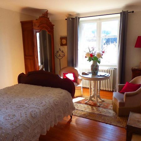 L'Oustal Panzió Sainte-Eulalie-d'Olt Kültér fotó