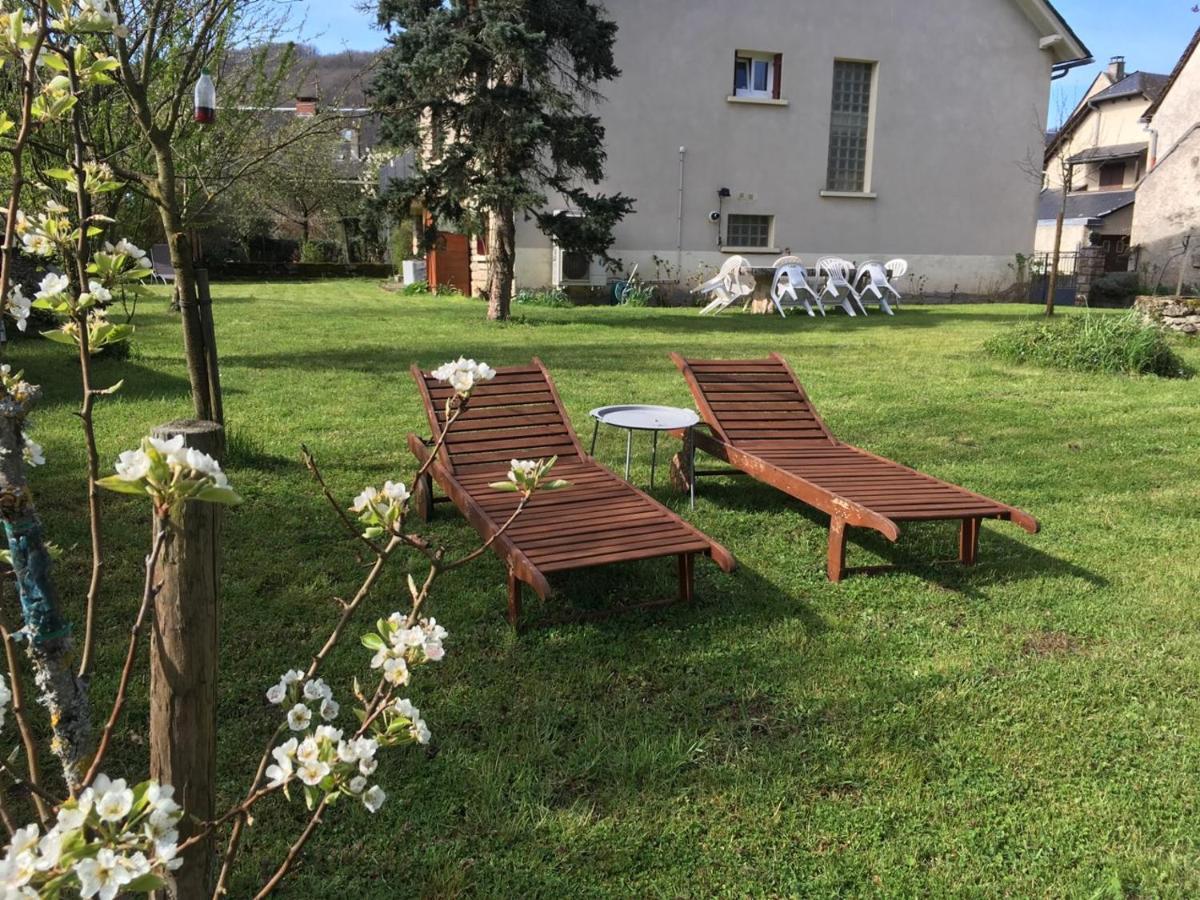 L'Oustal Panzió Sainte-Eulalie-d'Olt Kültér fotó